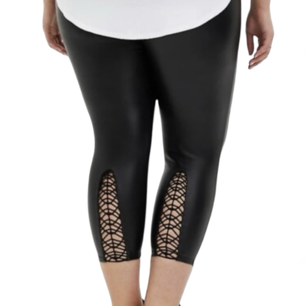 Torrid Black Ponte Crop Leggings Macrame Back Large 12